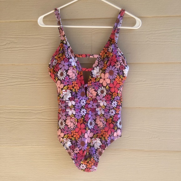 NWT Vintage style Floral V Strappy front One Piece Swimsuit - Picture 1 of 6
